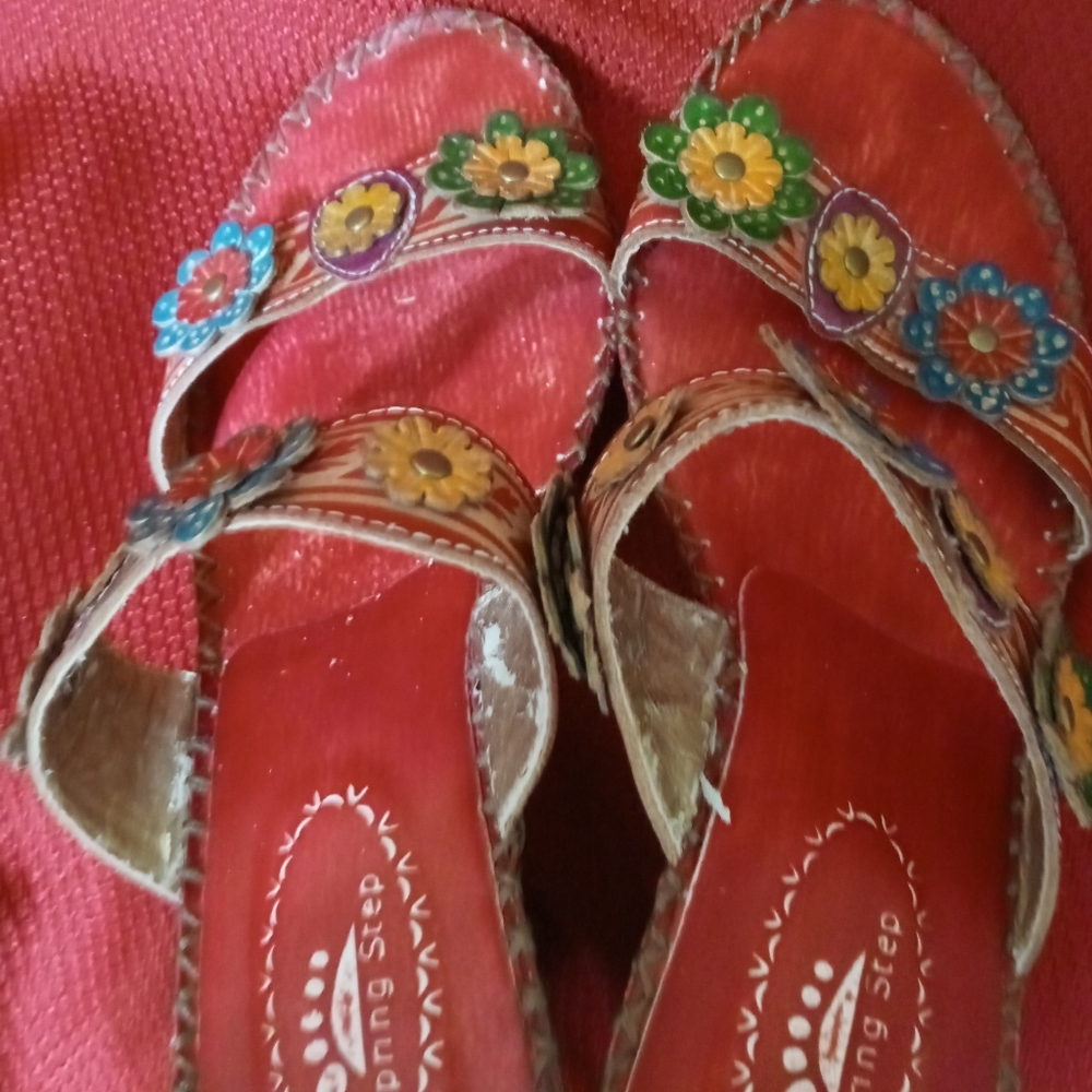 Sandals - Picture 3 of 4